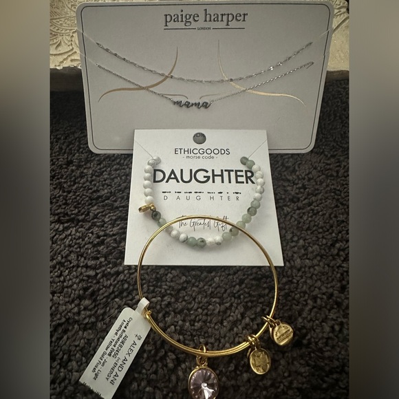 3 piece NWT Jewelry Set - Picture 1 of 8